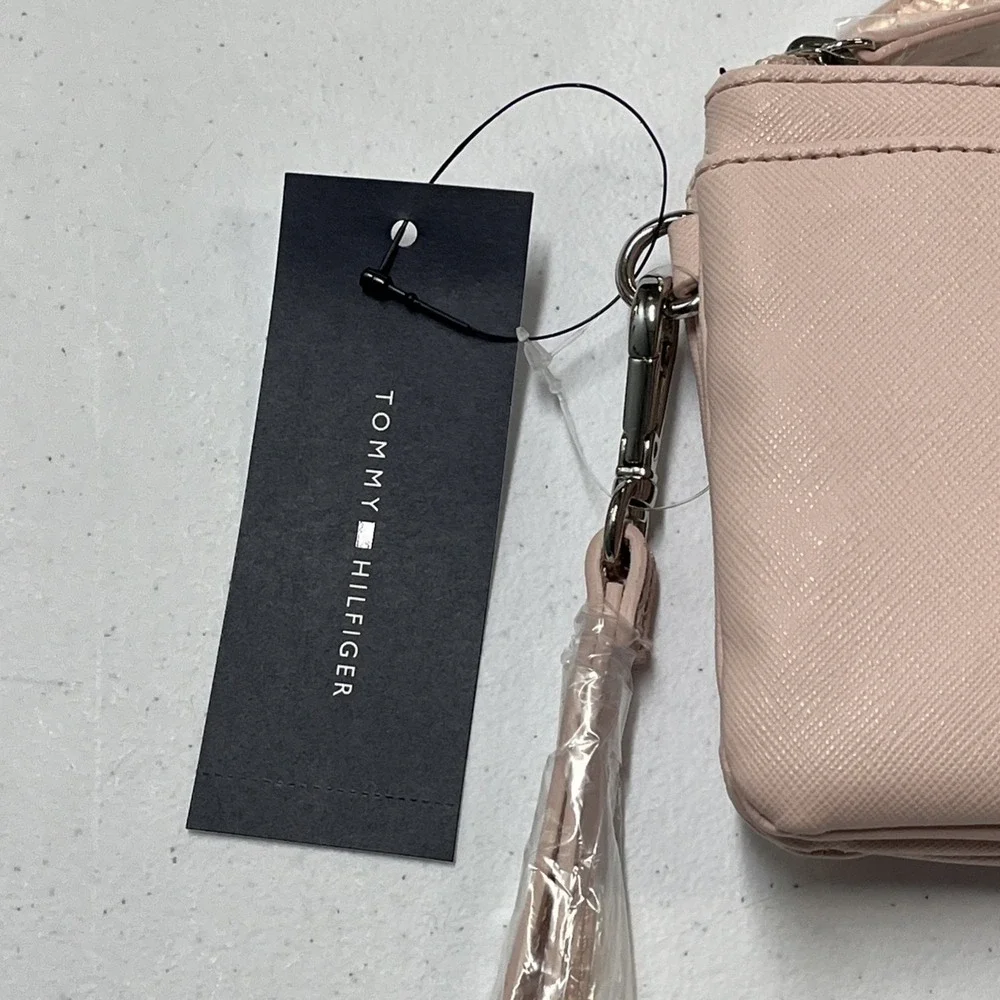 Tommy Hilfiger Wristlet Wallet Pink Faux Leather  3 Compartment Clutch Preppy‎